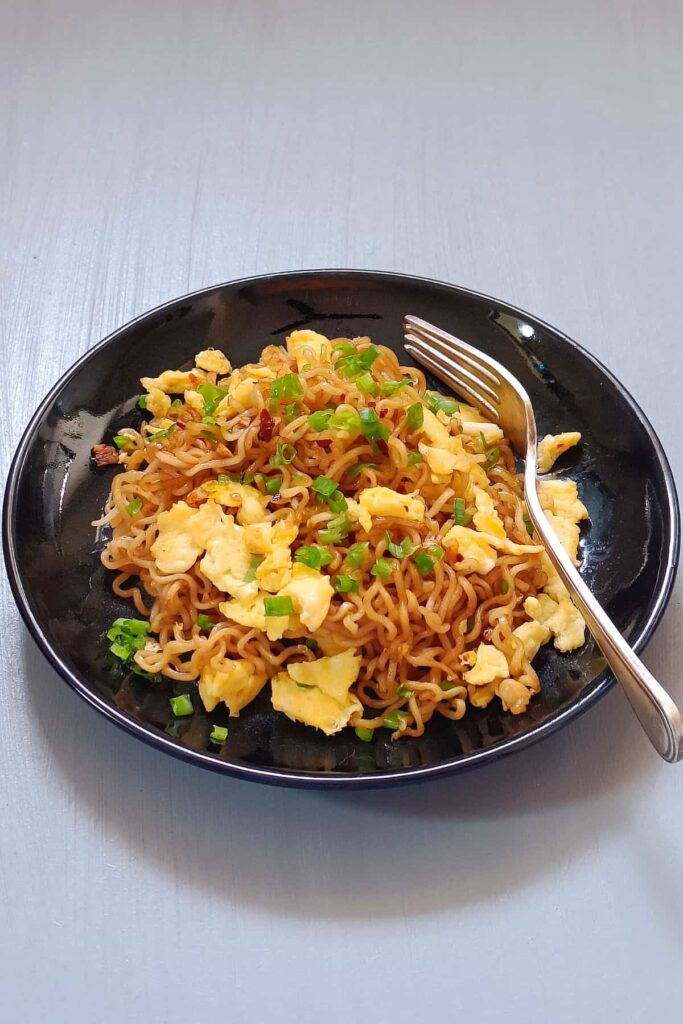 ramen noodles with scrambed eggs